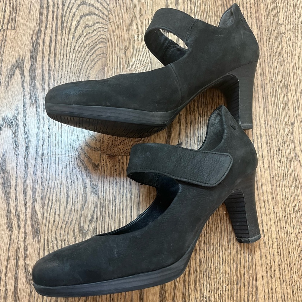 Tamaris Zealot Black Leather Mary Jane Pumps size 7